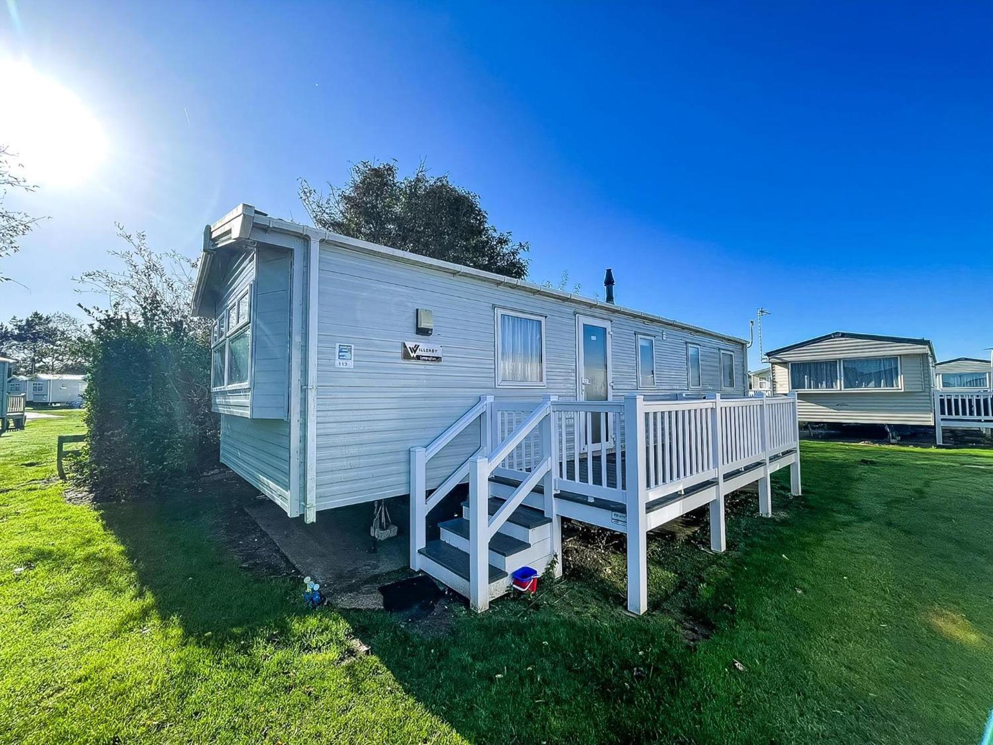 Lovely Caravan With Decking And Outside Furniture At Broadland Sands Ref 20113Bs Hopton on Sea Екстериор снимка